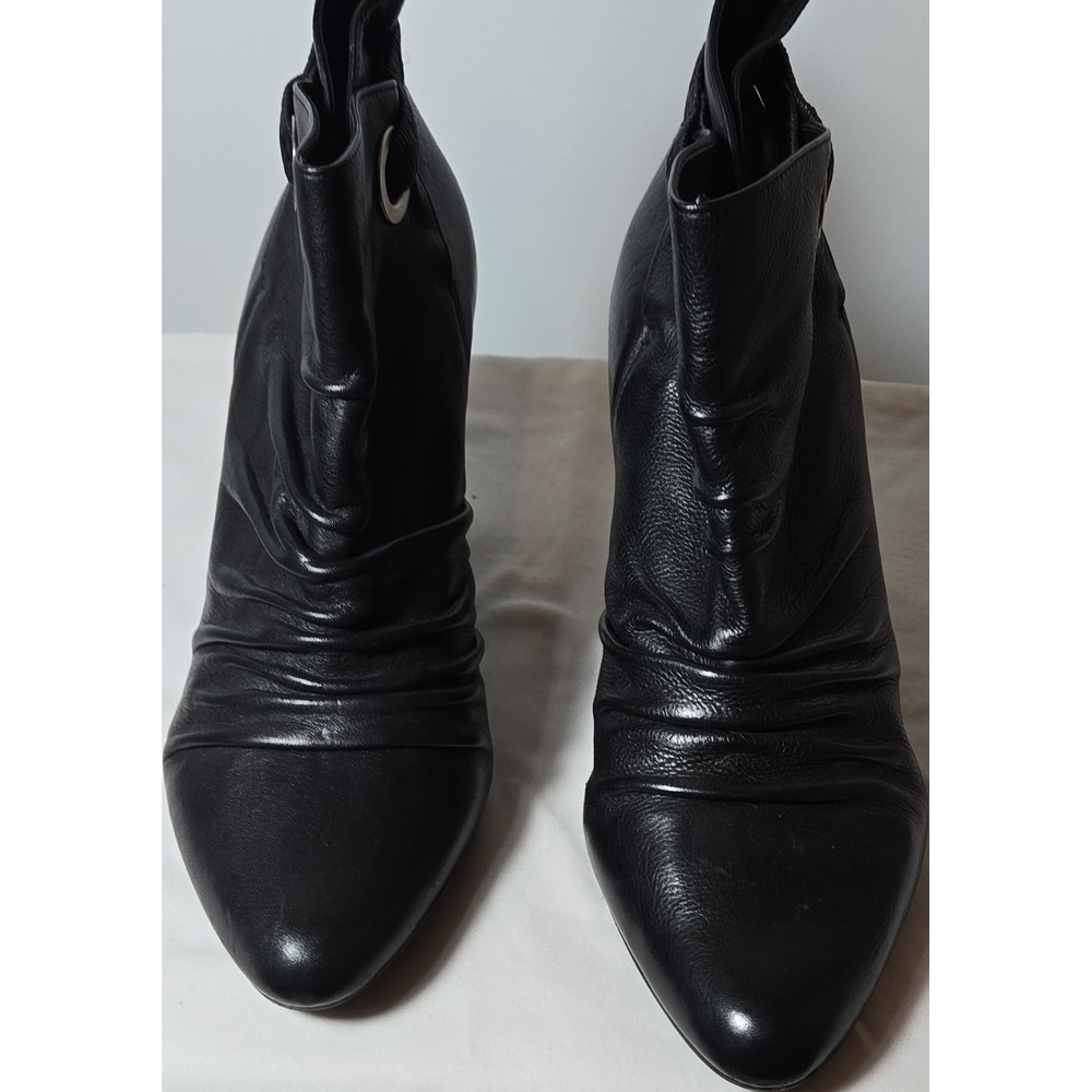 Steve Madden Women's Black Leather Ruched Pointed Toe Pull-On Ankle Bootie 7.5